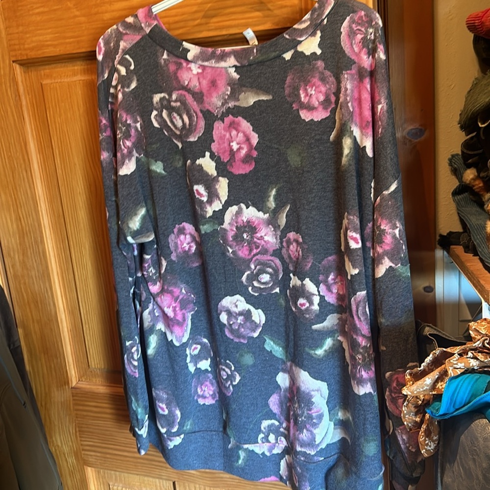 Dear Scarlett Floral Shirt - Picture 5 of 5